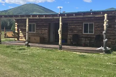 Image de Jill Side of Grizzly Cabin at Sikanni Ranch