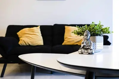 Image de Apartment: Style/comfort downtown area