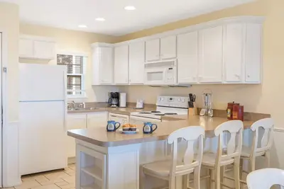 Image de Lake Access-Spacious Condo-Free Attraction Tickets-Deck Area