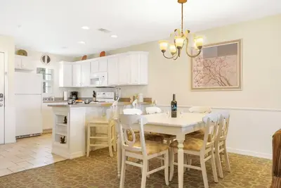 Image de Spacious Condo w Daily Free Fun-Lake Access-Peaceful Views-Near Attractions