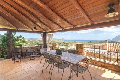 Image de Villa 'Natura Vista Mare' avec vue sur la mer, terrasse privée et climatisation