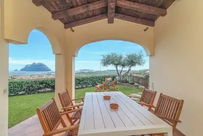 Image de Appartement 'Monte Contros' avec vue sur la mer, terrasse privée et climatisation
