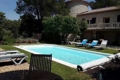 Image de Belles prestations pour cette maison dans le Luberon, piscine chauffée.