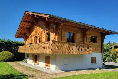 Image de Chalet 'Phidel - 11 Personnes' avec vue sur les montagnes, terrasse privée et Wi-Fi