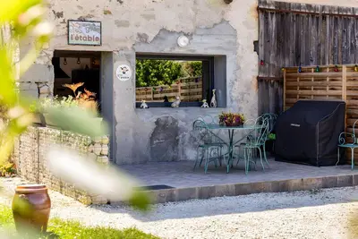 Image de Petite maison \"L'étable\" avec terrasse privée, jardin partagé et Wi-Fi