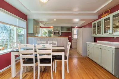 Image de Walk to the beach! The Moonlight Beach Bungalow