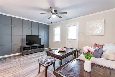 Image de 2 ensuite townhome in Raleigh -starts at 2. 8k/month