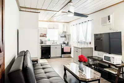 Image de Spa-Inspired Luxury Cottage, Heart of Redding & Near Bethel Church