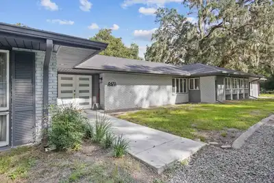 Image de 3-bedroom, 4 1/2 baths, house with WiFi, Ac in wooded area in Saint Martinville