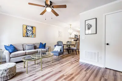 Image de 2 bdrTonwhome near Dt Raleigh starts at 2. 6k/month