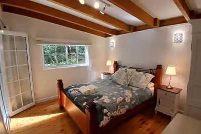 Image de Cosy Romantic Rainforest Luxury Cottage in Rainforest- waterfalls, fireplace