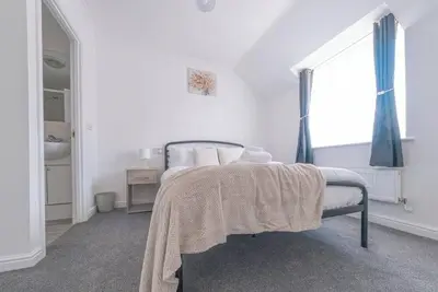 3 bed-5 guests-parking-garden