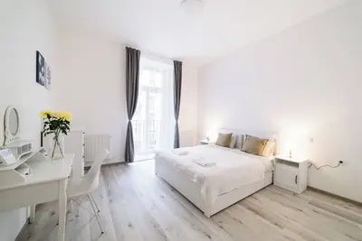 Image de New spacious aparment near the Dancing house