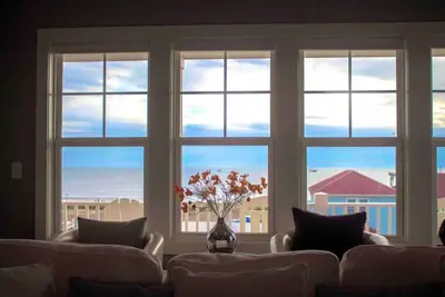 Image de Just Beach Happy is pet friendly with Amazing Ocean Views. King beds,
