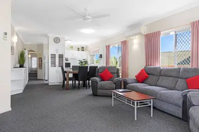 Image de Beachside 2-Bed Apartment with Secure Parking