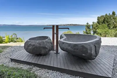 Image de Stylish Home with Outdoor Area & Spectacular Views