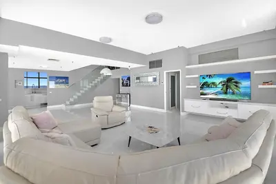 Image de Luxurious 3-Bed Penthouse with Stunning Views
