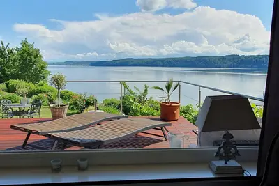 Image de Appartement \"Panorama-seetraum\" avec vue sur le lac, terrasse privée et Wi-Fi