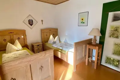 Image de Appartement \"Waldblick\" avec vue sur les montagnes, jardin partagé et Wi-Fi