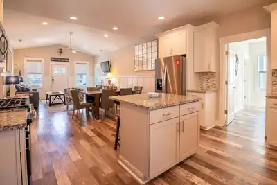 Image de New Property- Pet Friendly Private Home with Fenced Yard-20% off through 8/16