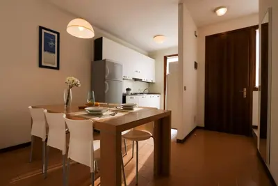 Belle grande villa avec piscine partagée