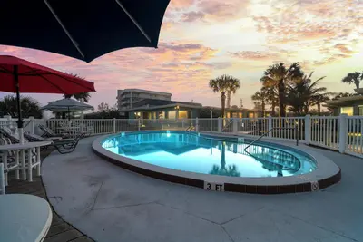 Image de New Listing! 1br Oceanfront Unit w/Heated Pool and Hot Tub in Cocoa Beach