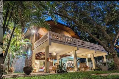 Image de Elegant and Spacious Villa- Relaxation and comfort in a prime location.
