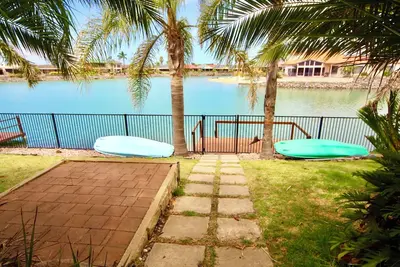 Image de Pet-Friendly 4-Bedroom Lakeside Getaway with Bbq, Private Jetty & Stunning Views - Stay 4 Nights, Pay Only 3 (June - August 2025)