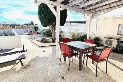 Image de Maison, jardinet, terrasse, parking privée, climatisation