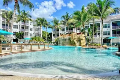Image de Beautiful Poolside 3 bedroom Condo!