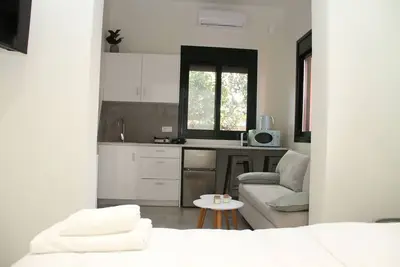 Pirgos Warm Studio for 3 by Mps