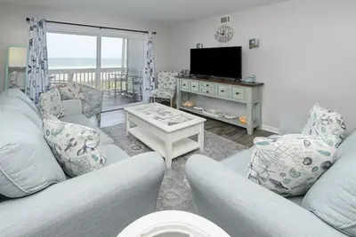 Image de Oceanfront 3 Br Condo with a Shared Pool! Sea Cloisters I 203b