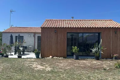 Image de Charmante Maison Rénovée Proche Plage et Forêt avec Jardin