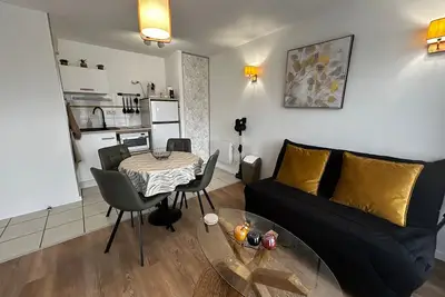 Image de Luminosité et confort à 200m des Thermes! Avec Wifi, piscine et parking privé.