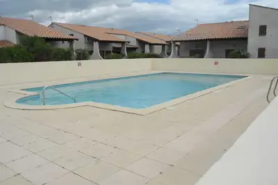 Image de Petite maison avec piscine et animaux admis