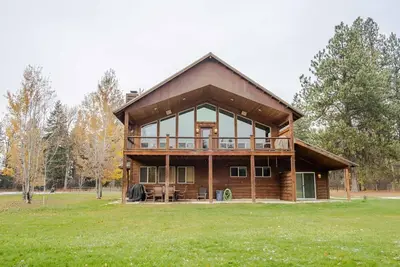 Image de Flathead River Retreat With Hot Tub!