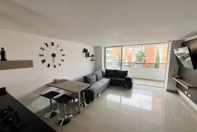 Image de Spacious Laureles Apt: 3 Br, Balcony, Parking & All Amenities