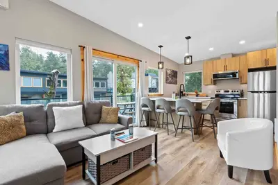 Image de Ss#3 - Cozy and Modern with Spring Cove Views