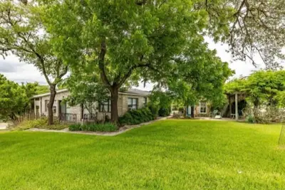 The River Oaks Lodge Guest Houses - River House 2\/1, Ivy 2\/1