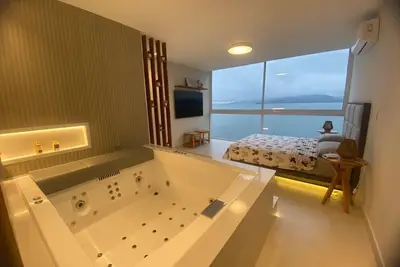 Image de Home Sweet Sea. Beachfront Retreat: Luxury, Comfort and Exclusive Spa