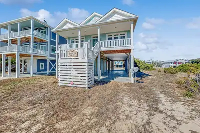 Image de Dog-friendly ocean view home close to beach and local attractions