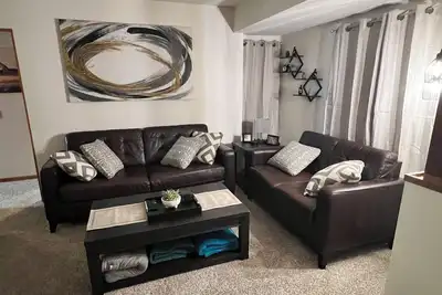 Image de Charming 2-bedroom house close to airport and downtown with many amenities