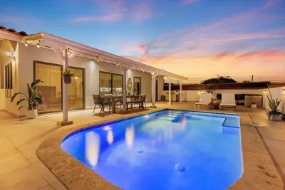 Image de New Villa: Private Pool, Ac, Bbq only 7 minutes from the Beach!