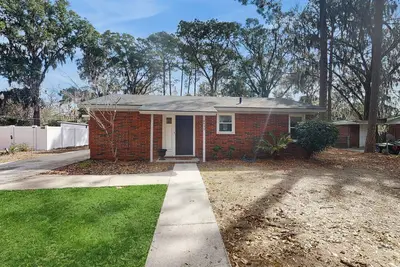 Image de Charming 3 bedroom cottage near Savannah dog  and family friendly