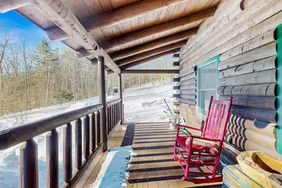 Image de Cozy log cabin close to recreation, dog-friendly, balcony, Bbq, w\/d, TVs, kayaks