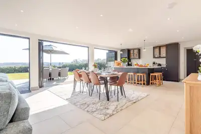 Image de Hay Hill House - Quatre Chambres Maison, Couchages 8