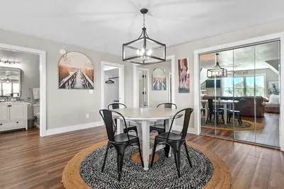 Image de Charming 2-bedroom apartment in Williamsburg close to the Flintfields Horse Show