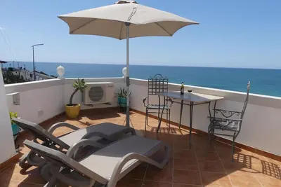 Image de \"Ocean View Terrace\", la meilleure vue sur la mer, en face de Praia do Carvoeiro