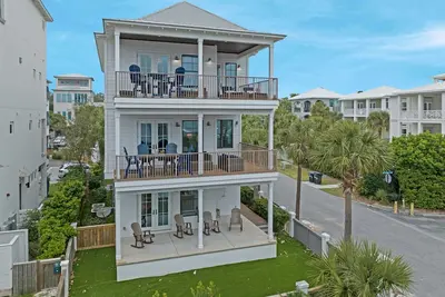 Image de Pet Friendly Gulf View Home | 300 ft to Private Beach | Community Pool & 5 Bikes