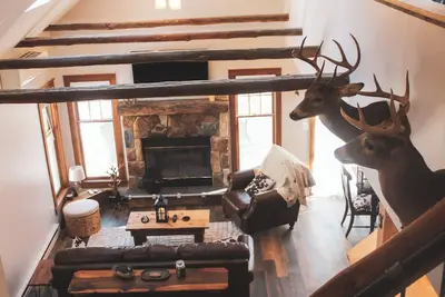 Image de 4 Bedroom, 2 Bath Getaway With Rustic Charm.